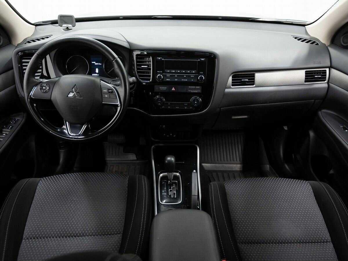 Mitsubishi Outlander с пробегом — 2018 год. Фото: #12