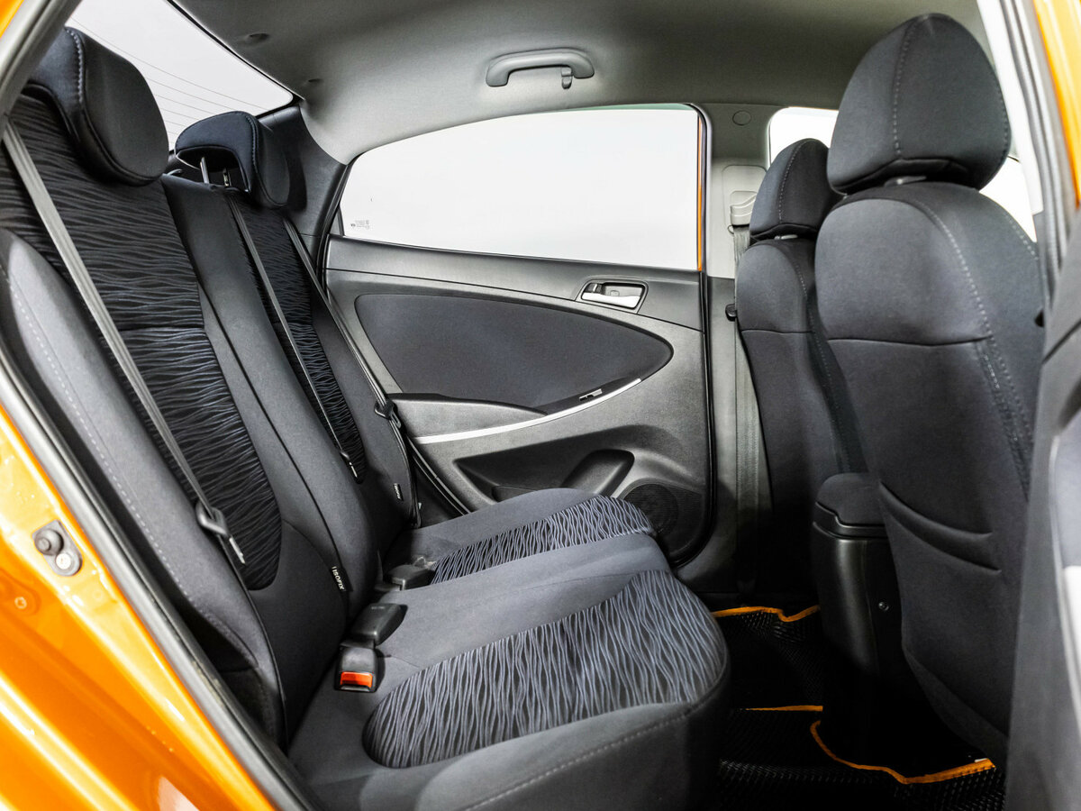 Hyundai Solaris с пробегом — 2014 год. Фото: #12