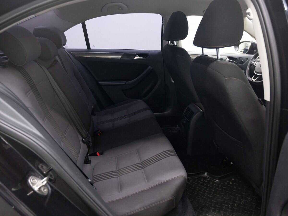 Volkswagen Jetta с пробегом — 2016 год. Фото: #8