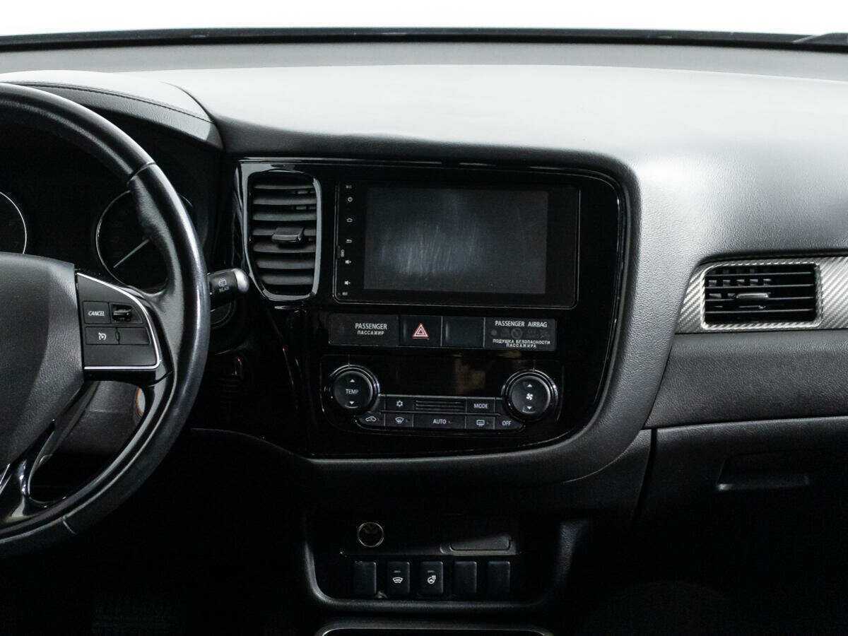Mitsubishi Outlander с пробегом — 2017 год. Фото: #13