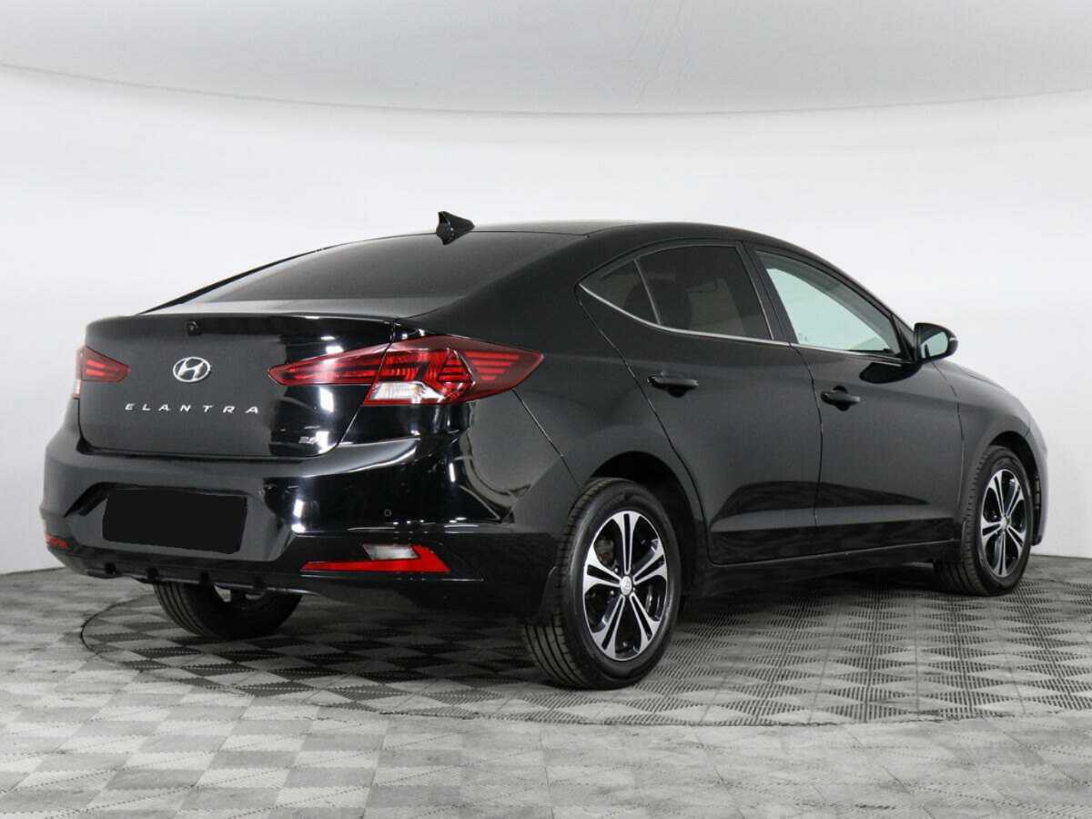 Hyundai Elantra с пробегом — 2019 год. Фото: #4