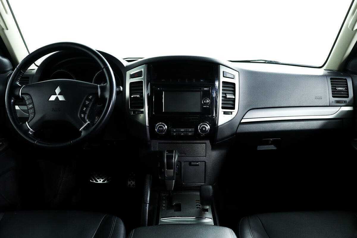Mitsubishi Pajero с пробегом — 2018 год. Фото: #10