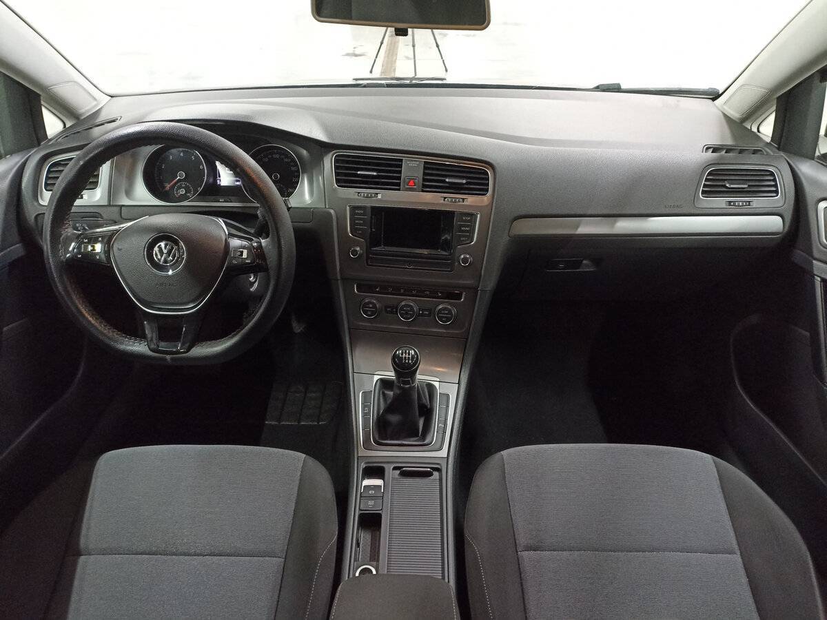 Volkswagen Golf с пробегом — 2013 год. Фото: #13