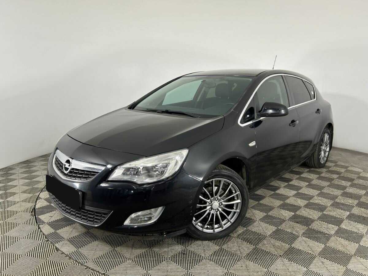 Opel Astra с пробегом — 2012 год. Фото: #0