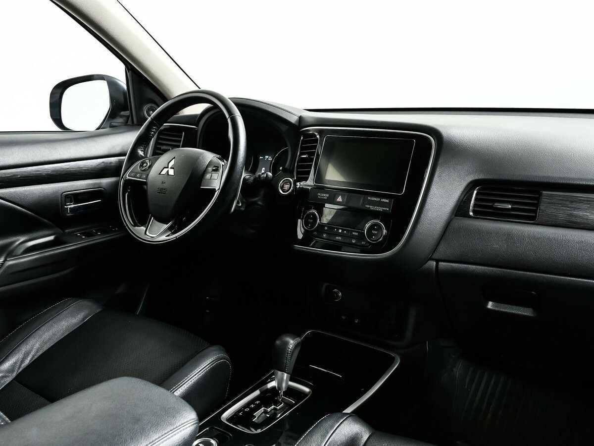 Mitsubishi Outlander с пробегом — 2017 год. Фото: #8