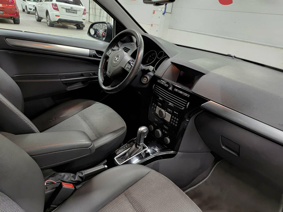 Opel Astra с пробегом — 2012 год. Фото: #9
