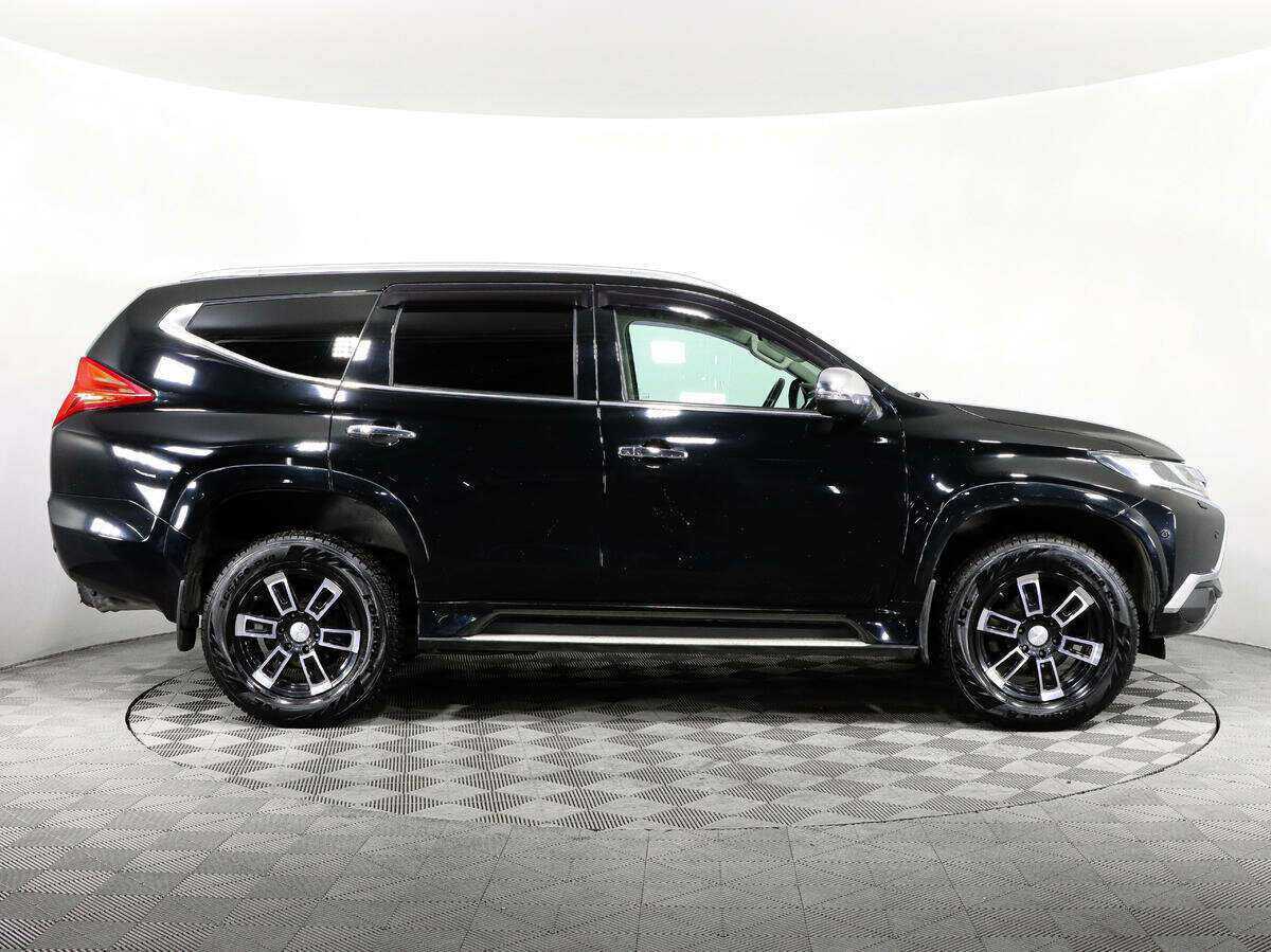 Mitsubishi Pajero Sport с пробегом — 2017 год. Фото: #3