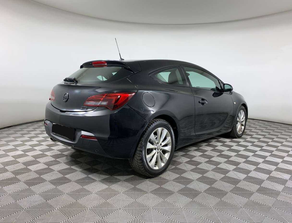 Opel Astra с пробегом — 2012 год. Фото: #3