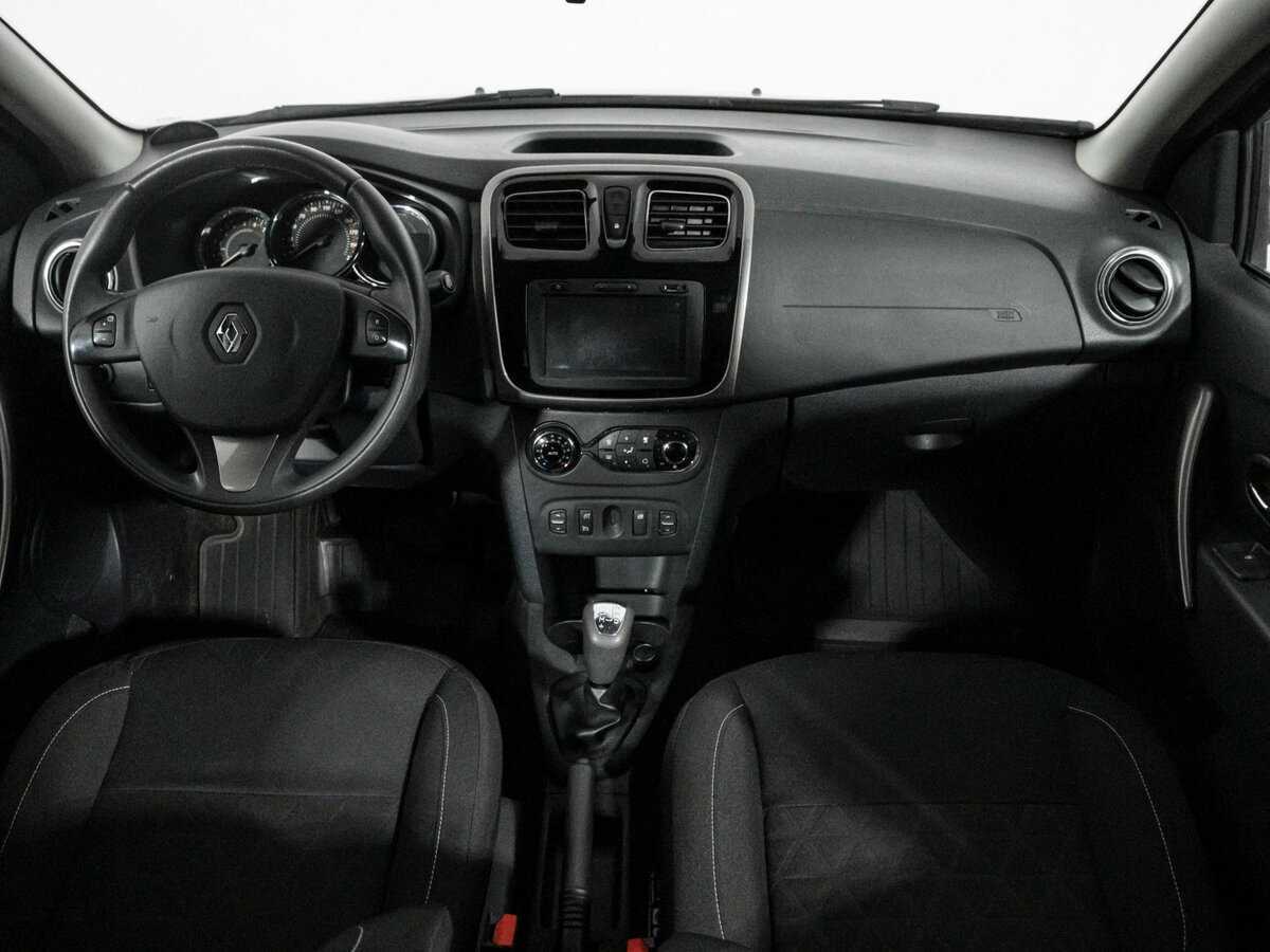 Renault Sandero с пробегом — 2015 год. Фото: #12