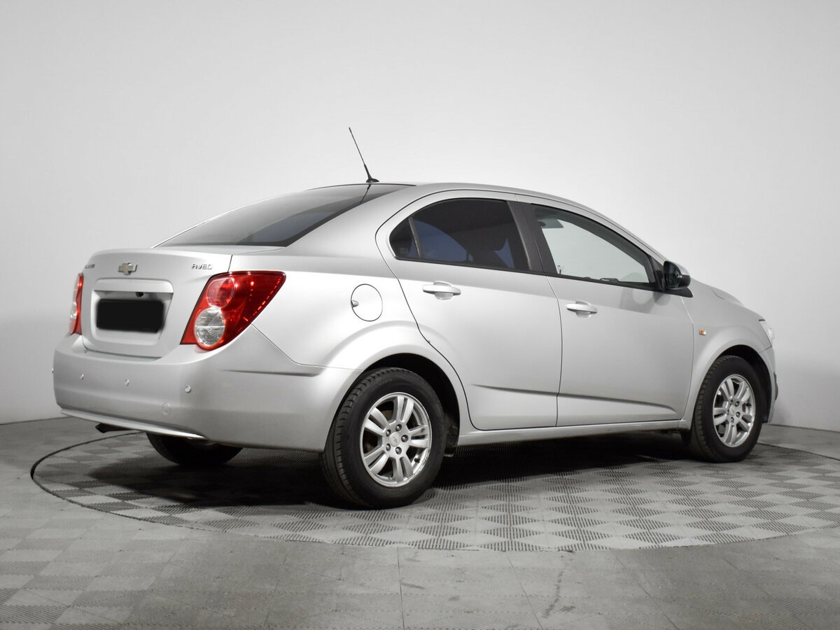 Chevrolet Aveo с пробегом — 2014 год. Фото: #4