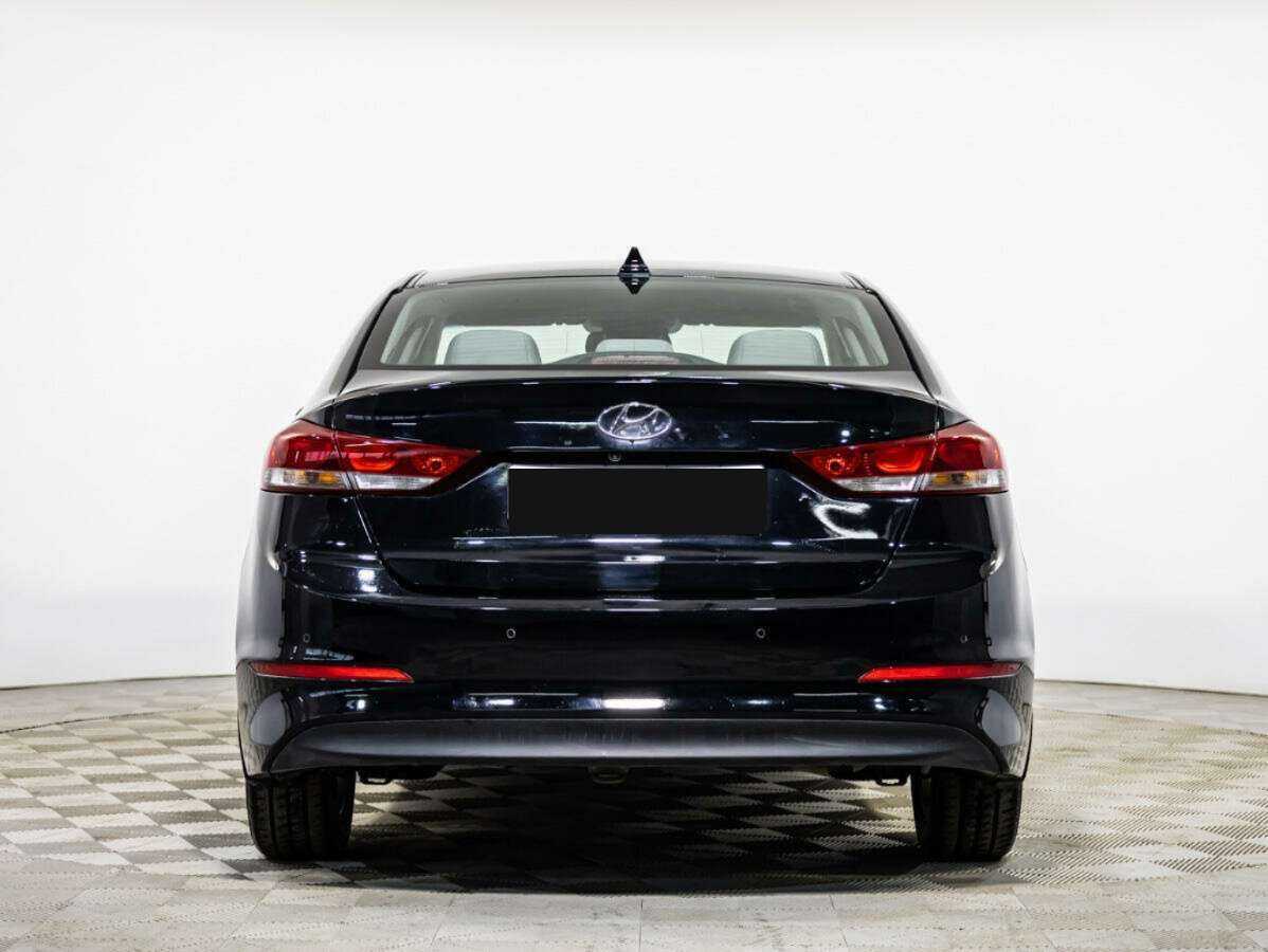 Hyundai Elantra с пробегом — 2018 год. Фото: #4