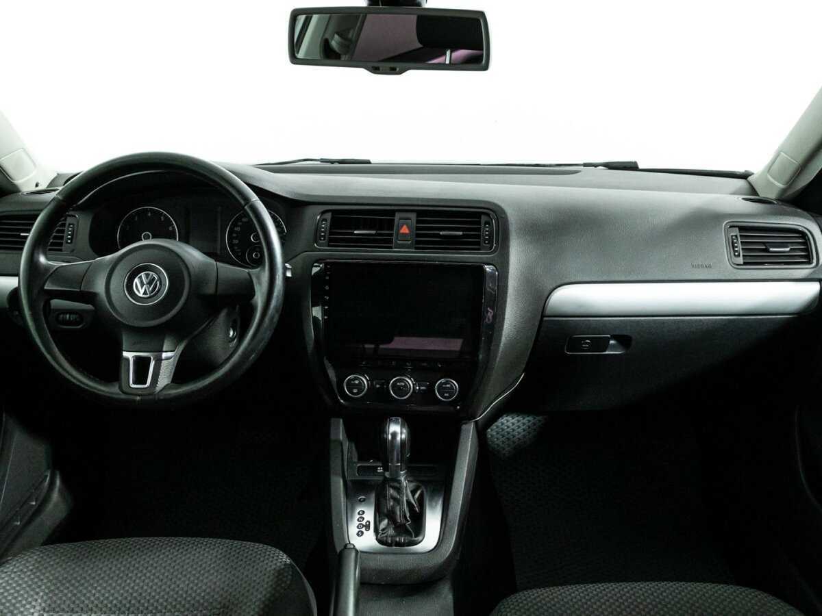 Volkswagen Jetta с пробегом — 2012 год. Фото: #12