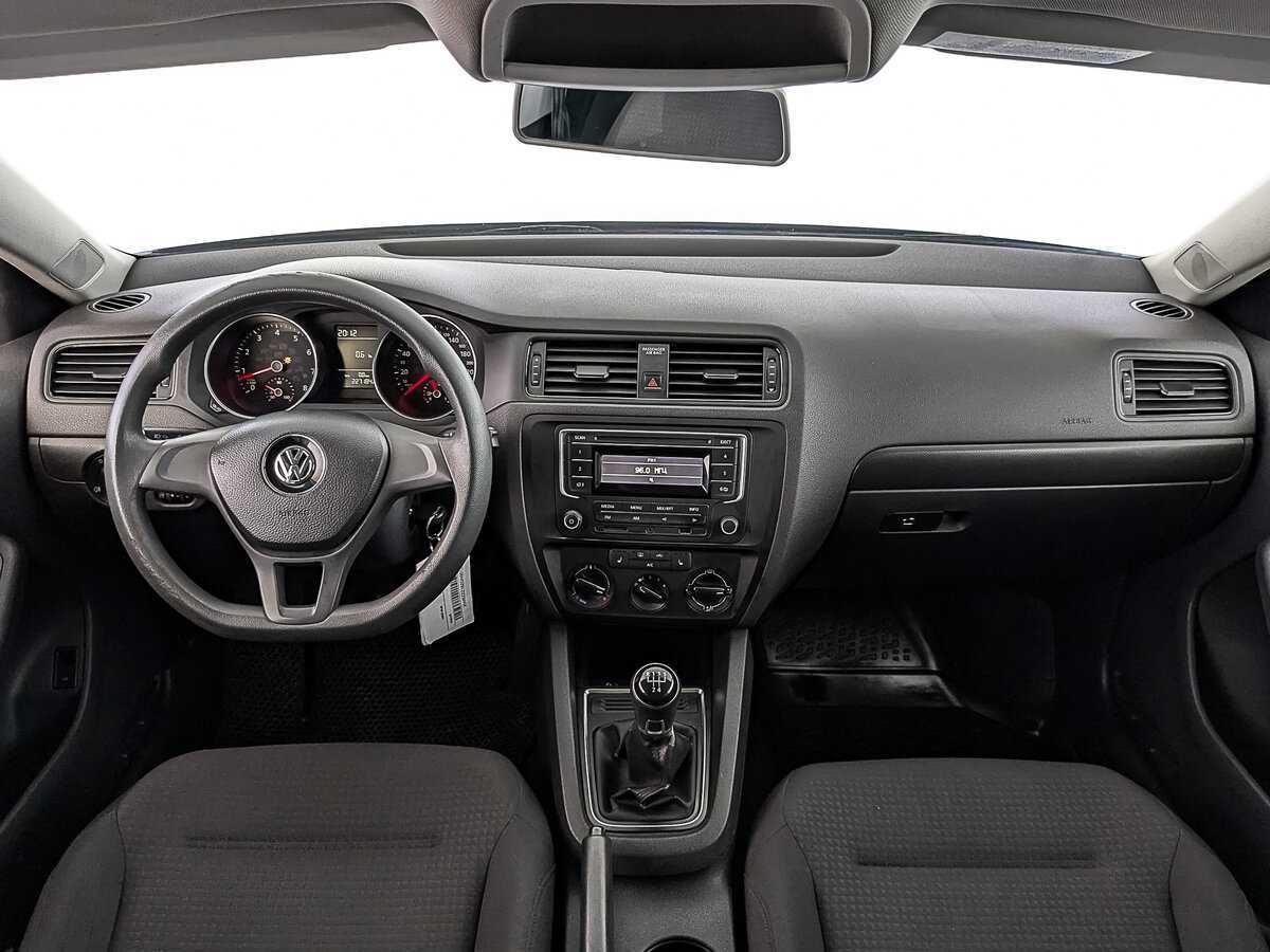 Volkswagen Jetta с пробегом — 2016 год. Фото: #13