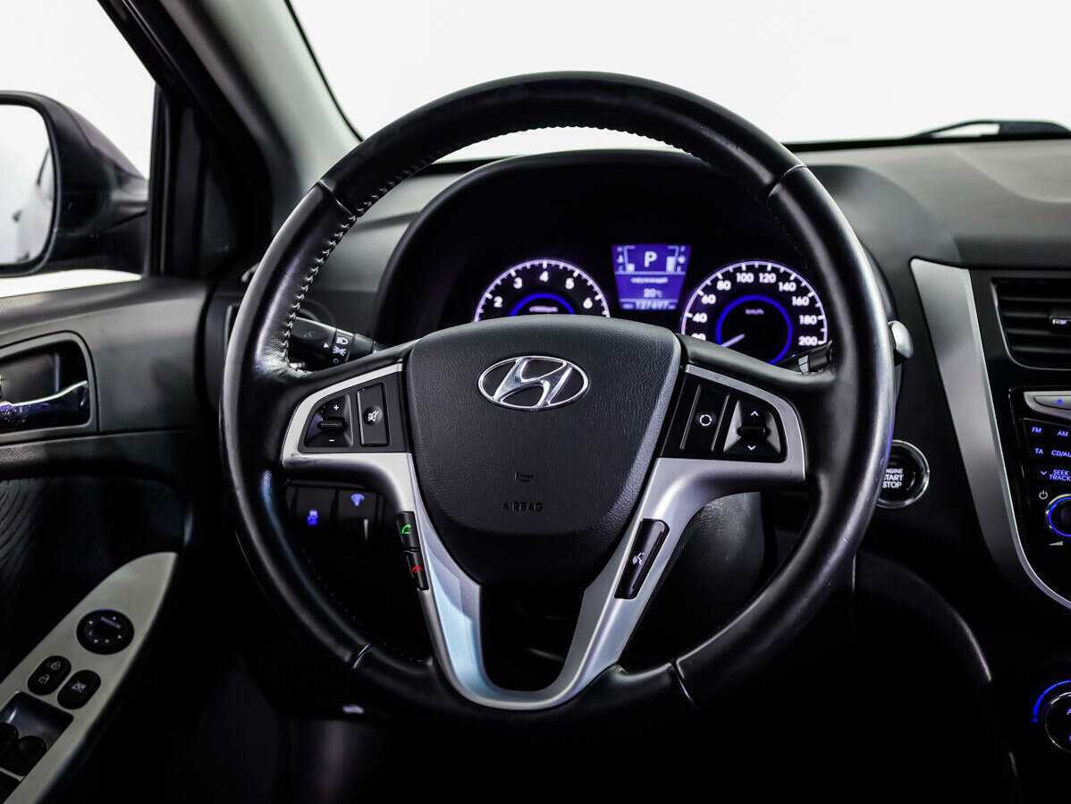 Hyundai Solaris с пробегом — 2012 год. Фото: #9