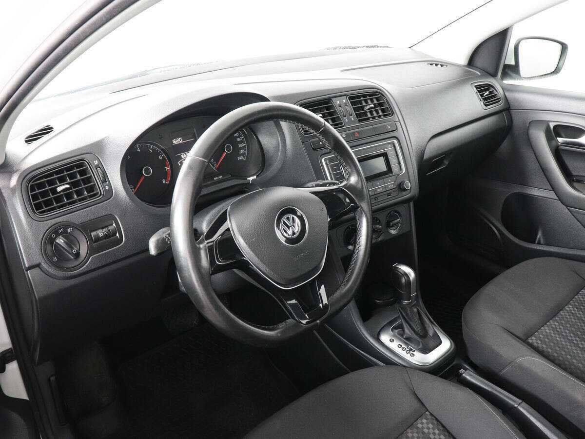 Volkswagen Polo с пробегом — 2018 год. Фото: #8