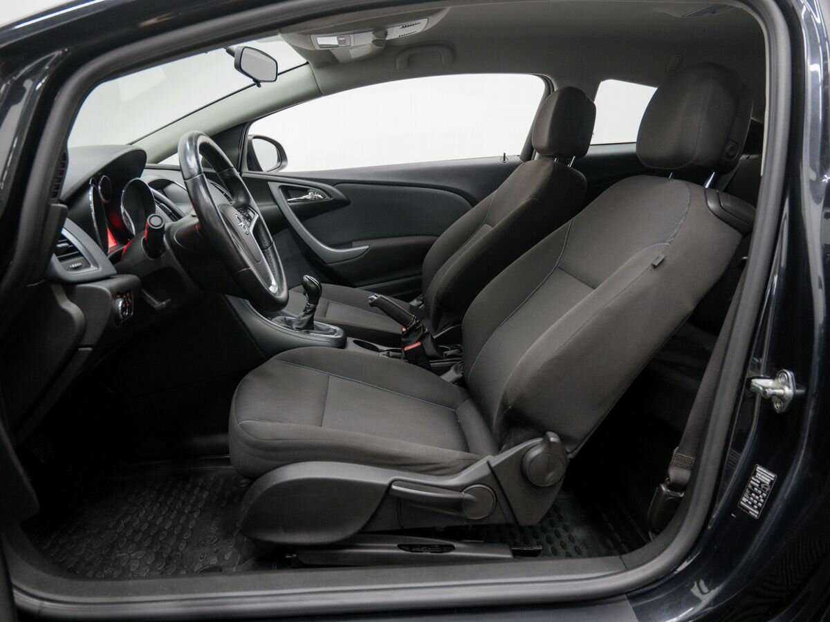 Opel Astra с пробегом — 2013 год. Фото: #11
