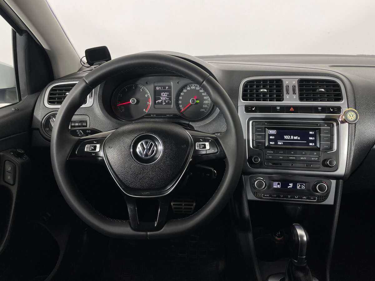 Volkswagen Polo с пробегом — 2016 год. Фото: #9