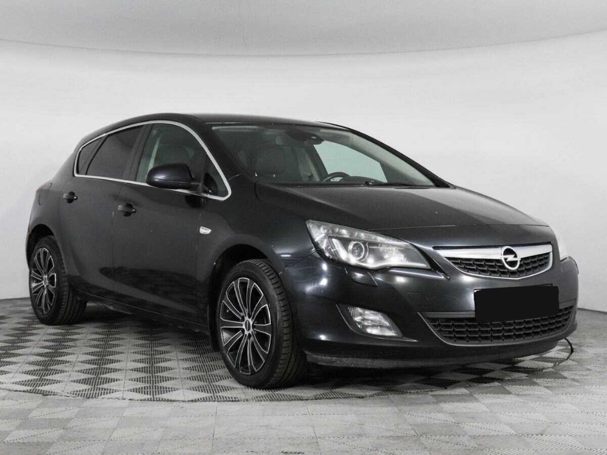 Opel Astra с пробегом — 2012 год. Фото: #2