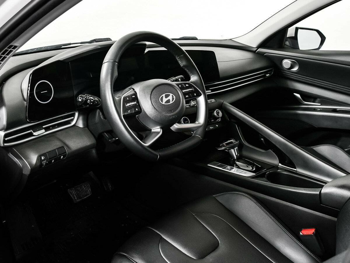 Hyundai Elantra с пробегом — 2023 год. Фото: #12