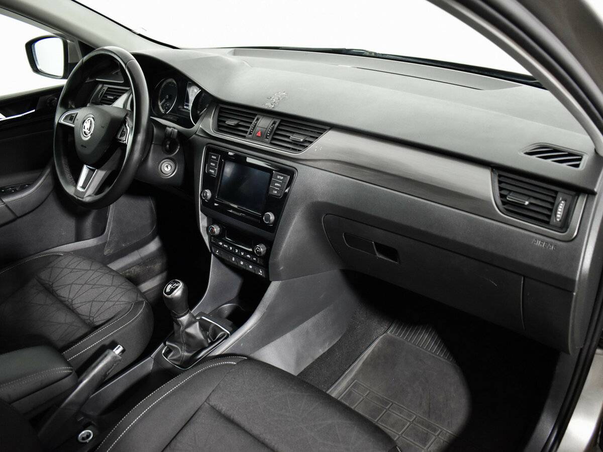 Skoda Rapid с пробегом — 2019 год. Фото: #11