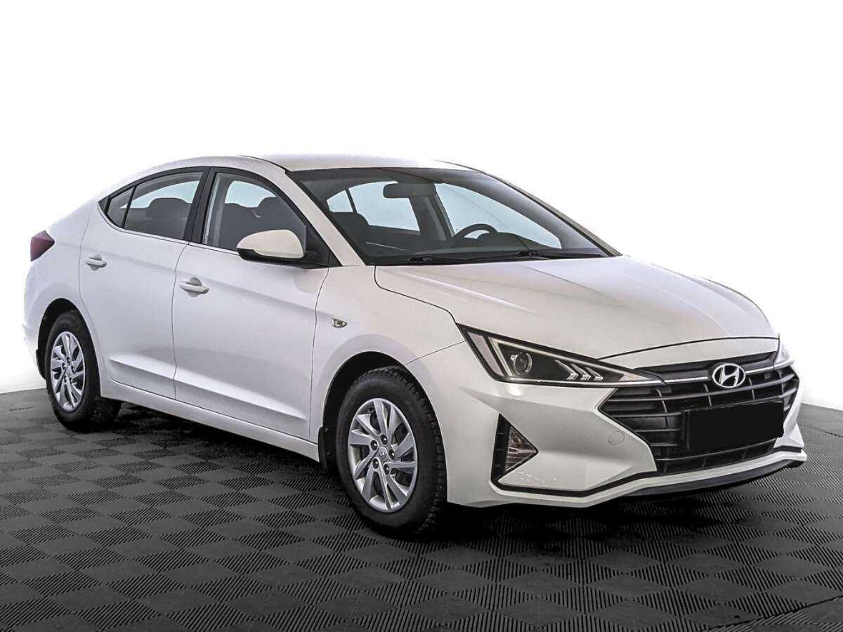 Hyundai Elantra с пробегом — 2020 год. Фото: #2