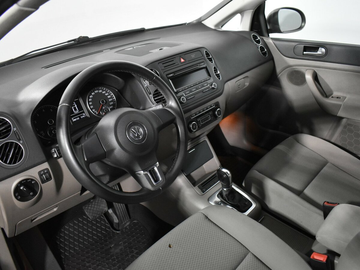 Volkswagen Golf Plus с пробегом — 2012 год. Фото: #8