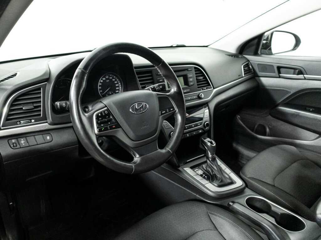 Hyundai Elantra с пробегом — 2017 год. Фото: #10