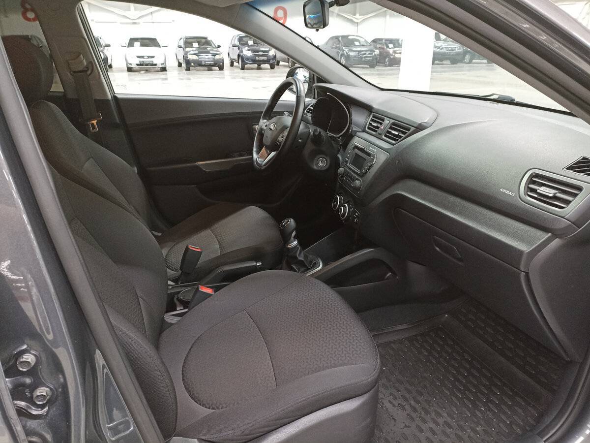 Kia Rio с пробегом — 2013 год. Фото: #10