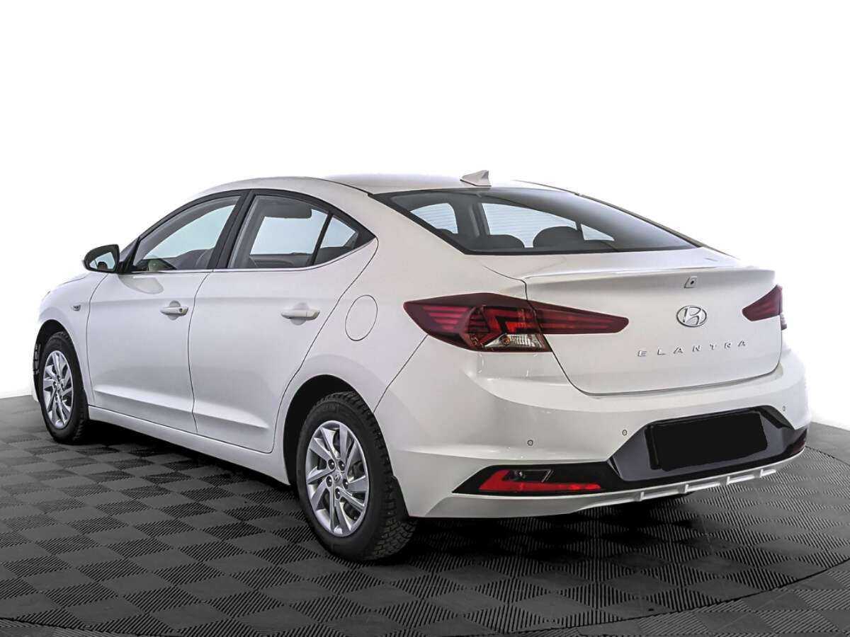 Hyundai Elantra с пробегом — 2020 год. Фото: #6