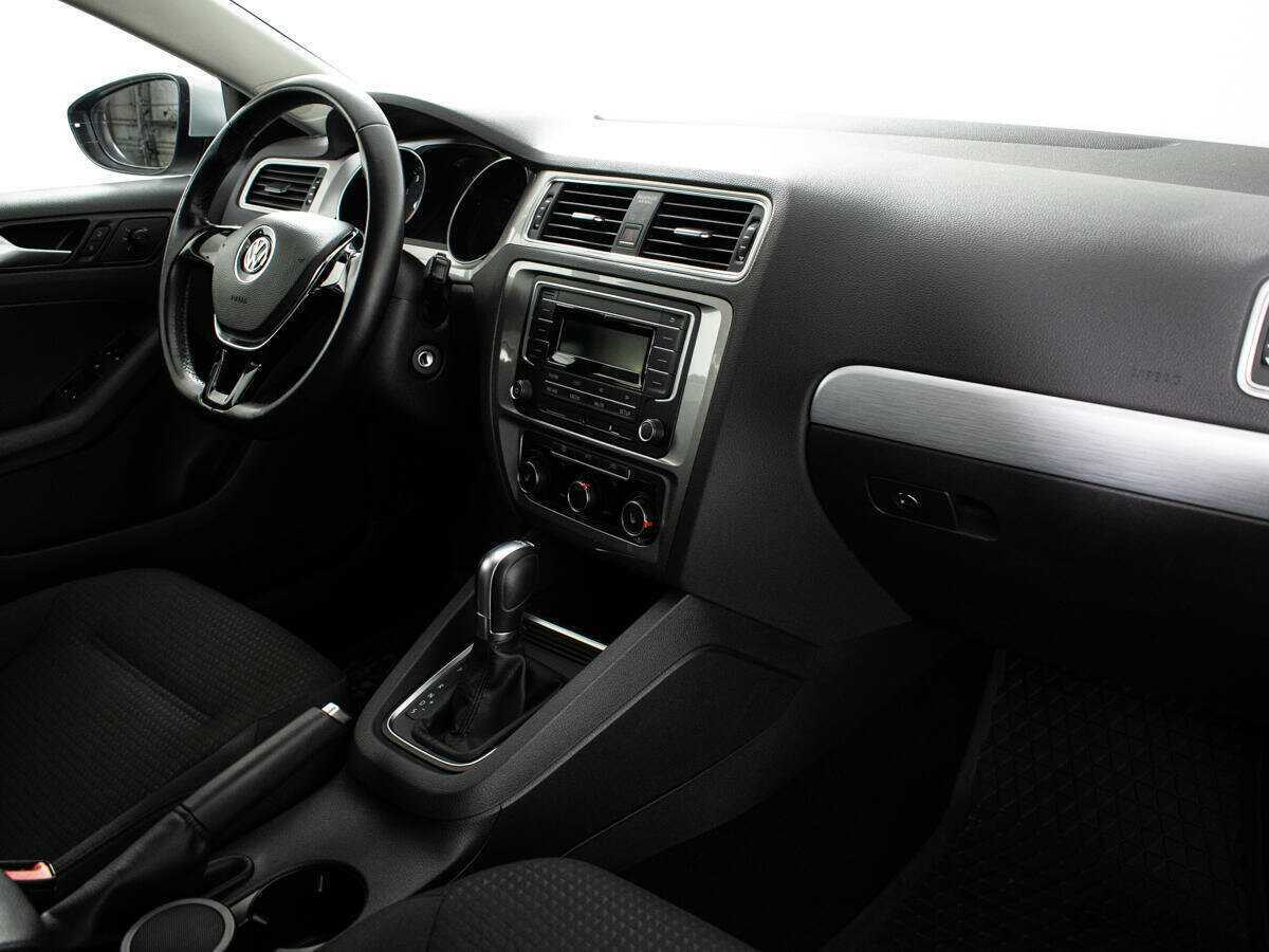 Volkswagen Jetta с пробегом — 2018 год. Фото: #8