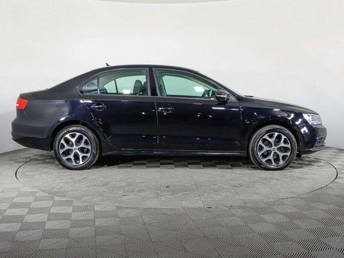 Volkswagen Jetta с пробегом — 2015 год. Фото: #3