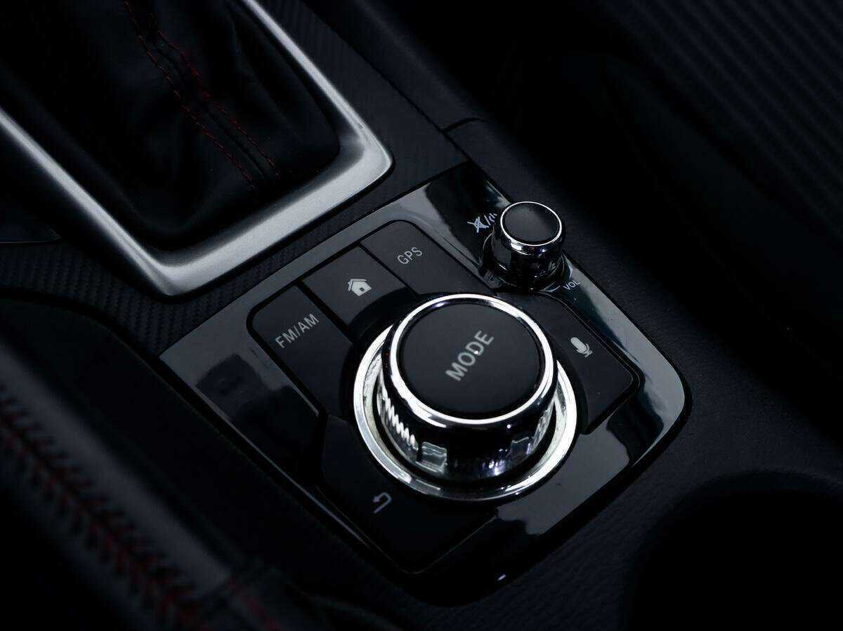 Mazda 3 с пробегом — 2013 год. Фото: #12
