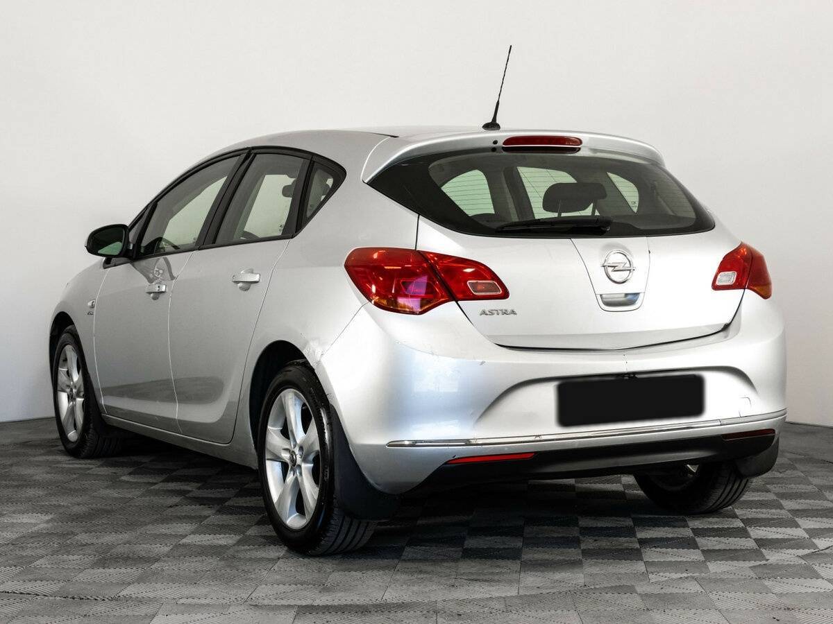 Opel Astra с пробегом — 2013 год. Фото: #6