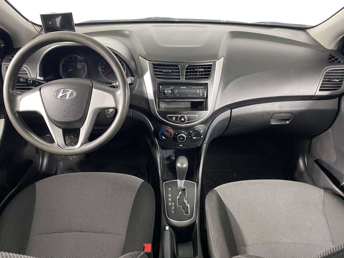 Hyundai Solaris с пробегом — 2014 год. Фото: #10