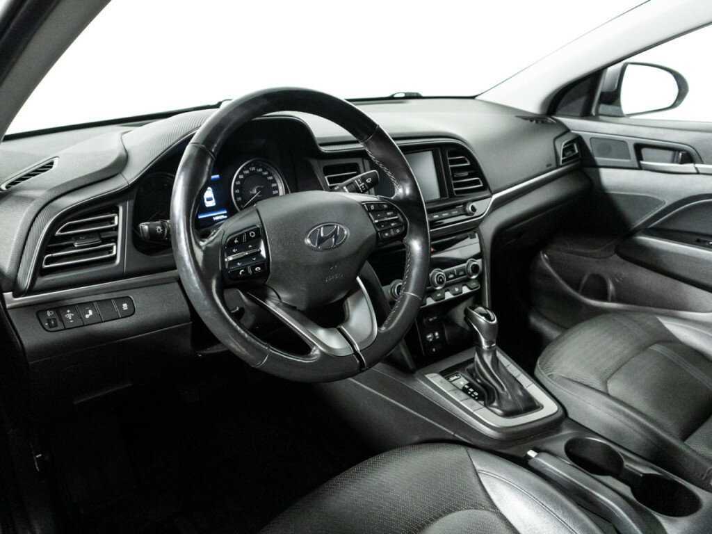 Hyundai Elantra с пробегом — 2019 год. Фото: #10