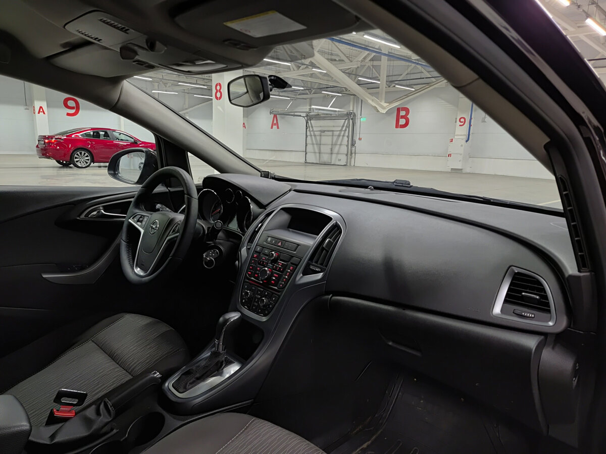 Opel Astra с пробегом — 2014 год. Фото: #10