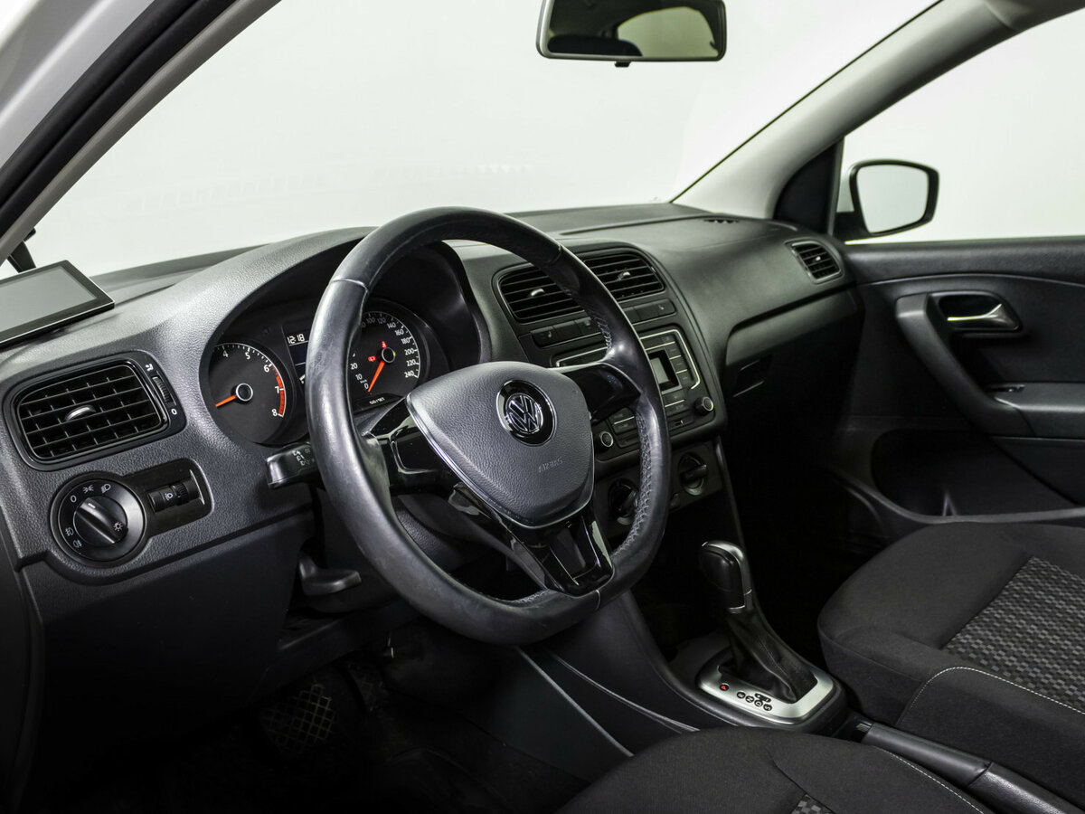 Volkswagen Polo с пробегом — 2016 год. Фото: #8
