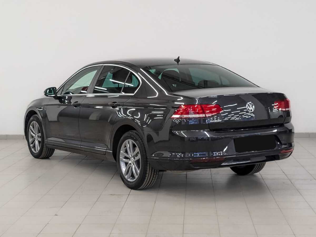 Volkswagen Passat с пробегом — 2019 год. Фото: #6