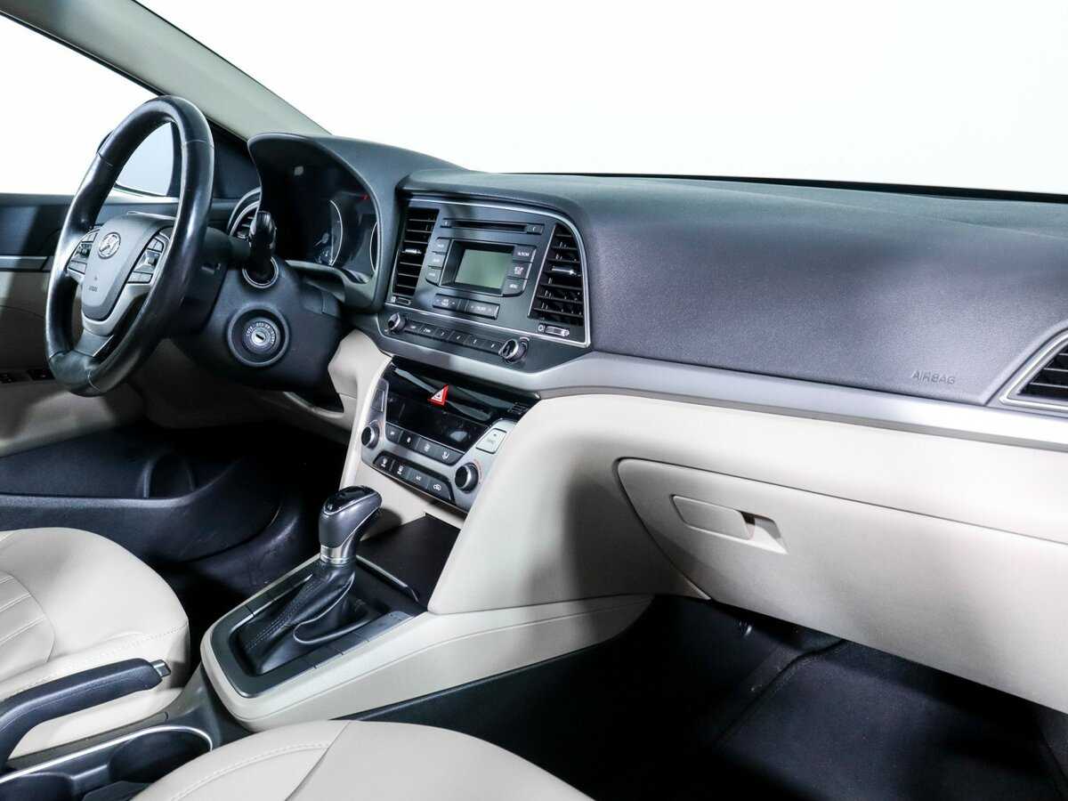 Hyundai Elantra с пробегом — 2018 год. Фото: #5