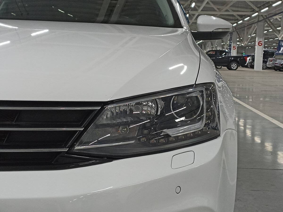Volkswagen Jetta с пробегом — 2015 год. Фото: #16