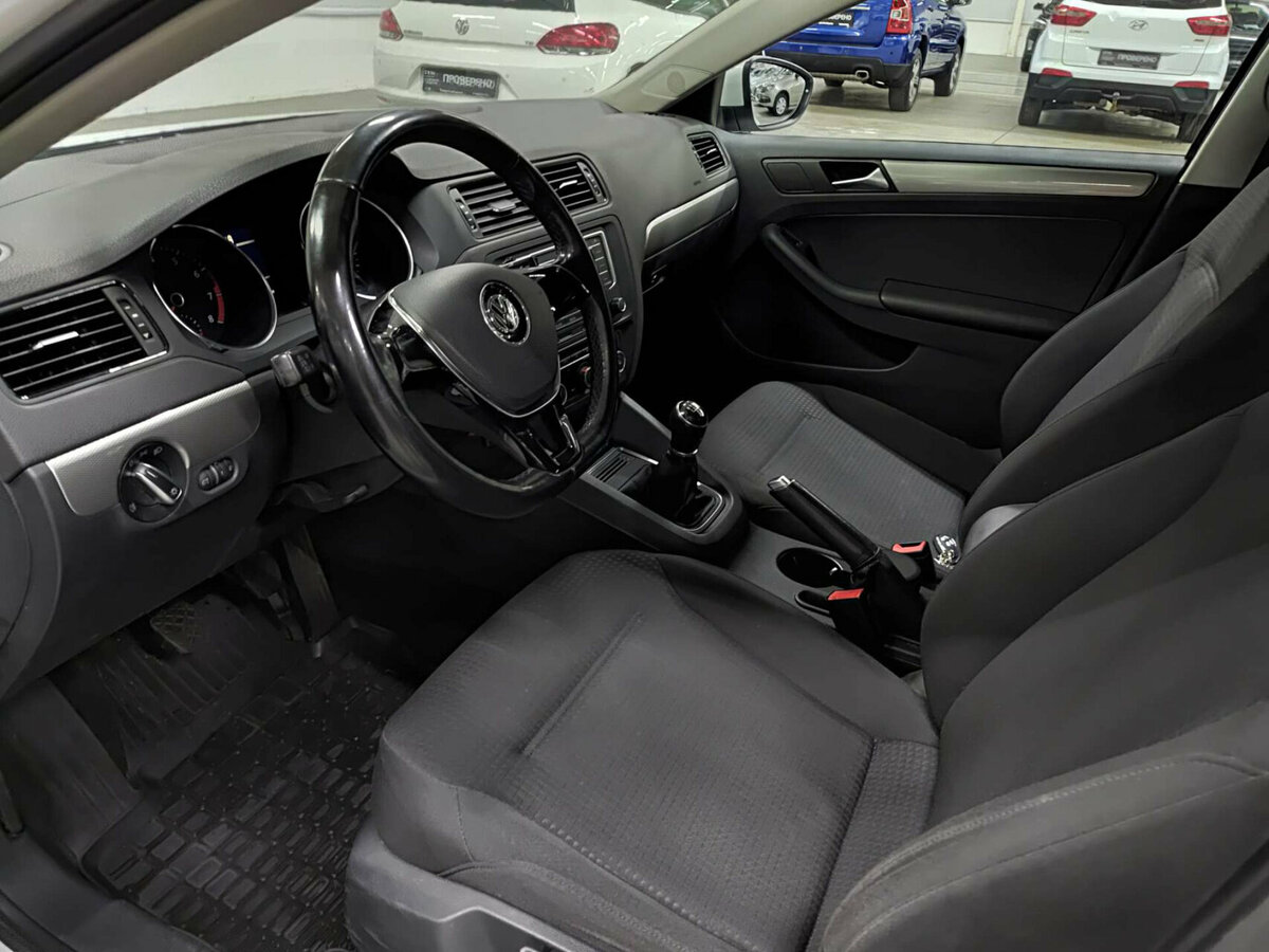 Volkswagen Jetta с пробегом — 2016 год. Фото: #14