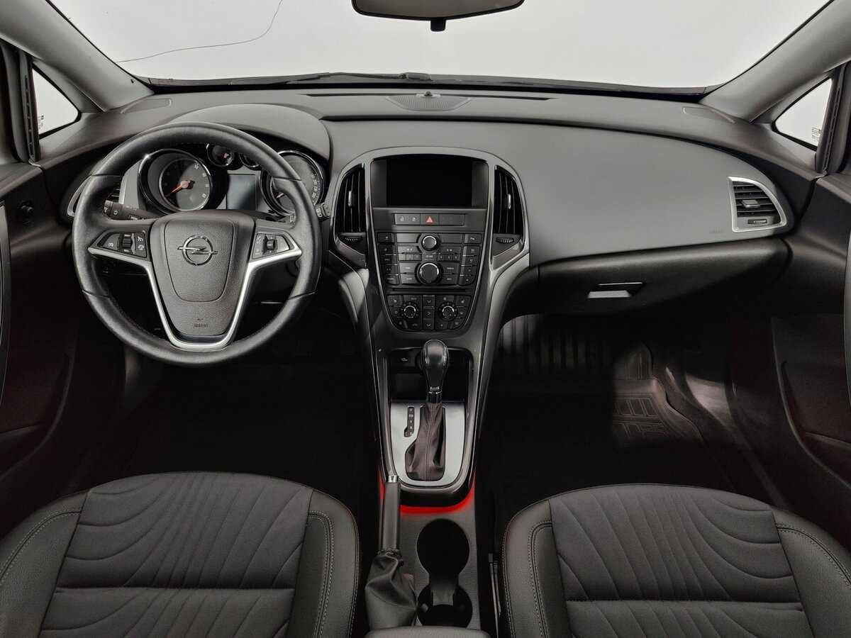 Opel Astra с пробегом — 2014 год. Фото: #11