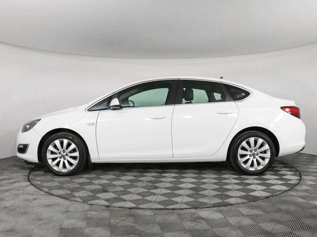 Opel Astra с пробегом — 2014 год. Фото: #7
