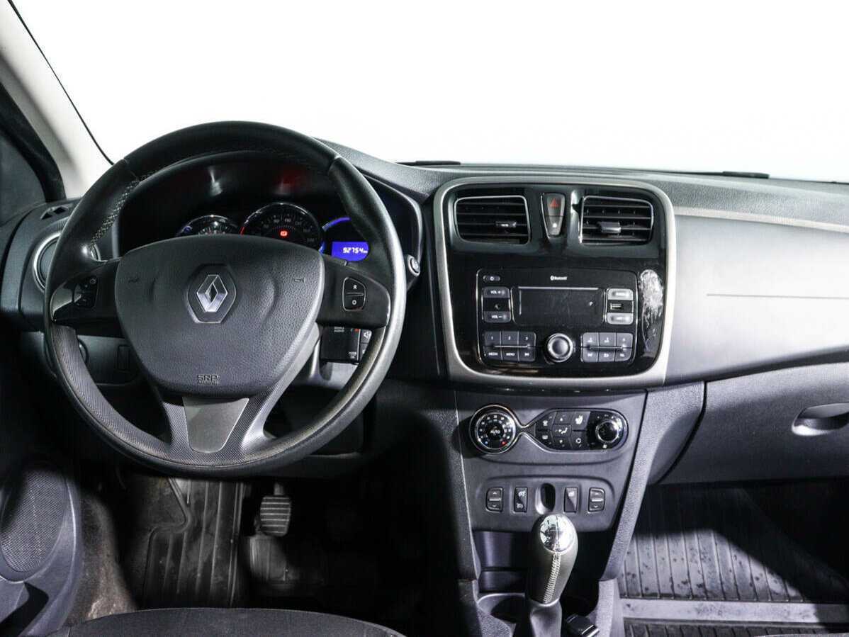 Renault Sandero с пробегом — 2018 год. Фото: #9