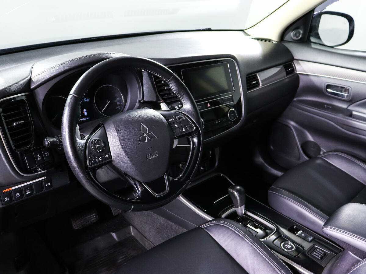 Mitsubishi Outlander с пробегом — 2020 год. Фото: #13