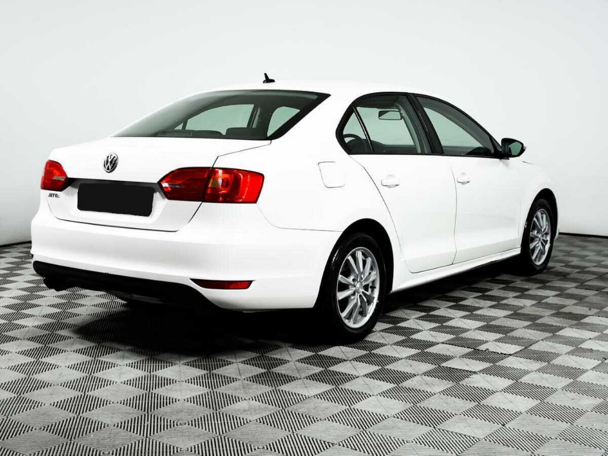 Volkswagen Jetta с пробегом — 2012 год. Фото: #4