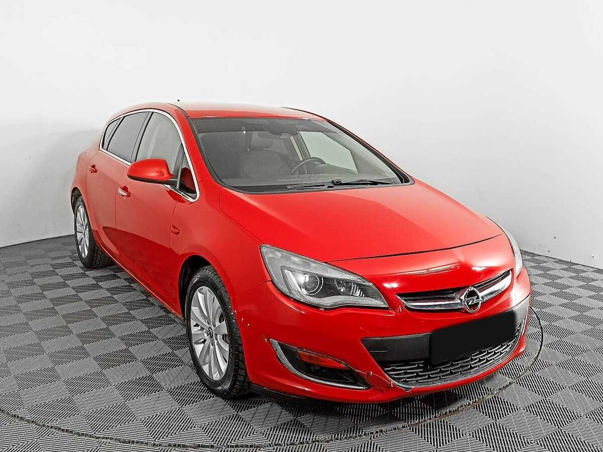 Opel Astra с пробегом — 2012 год. Фото: #2