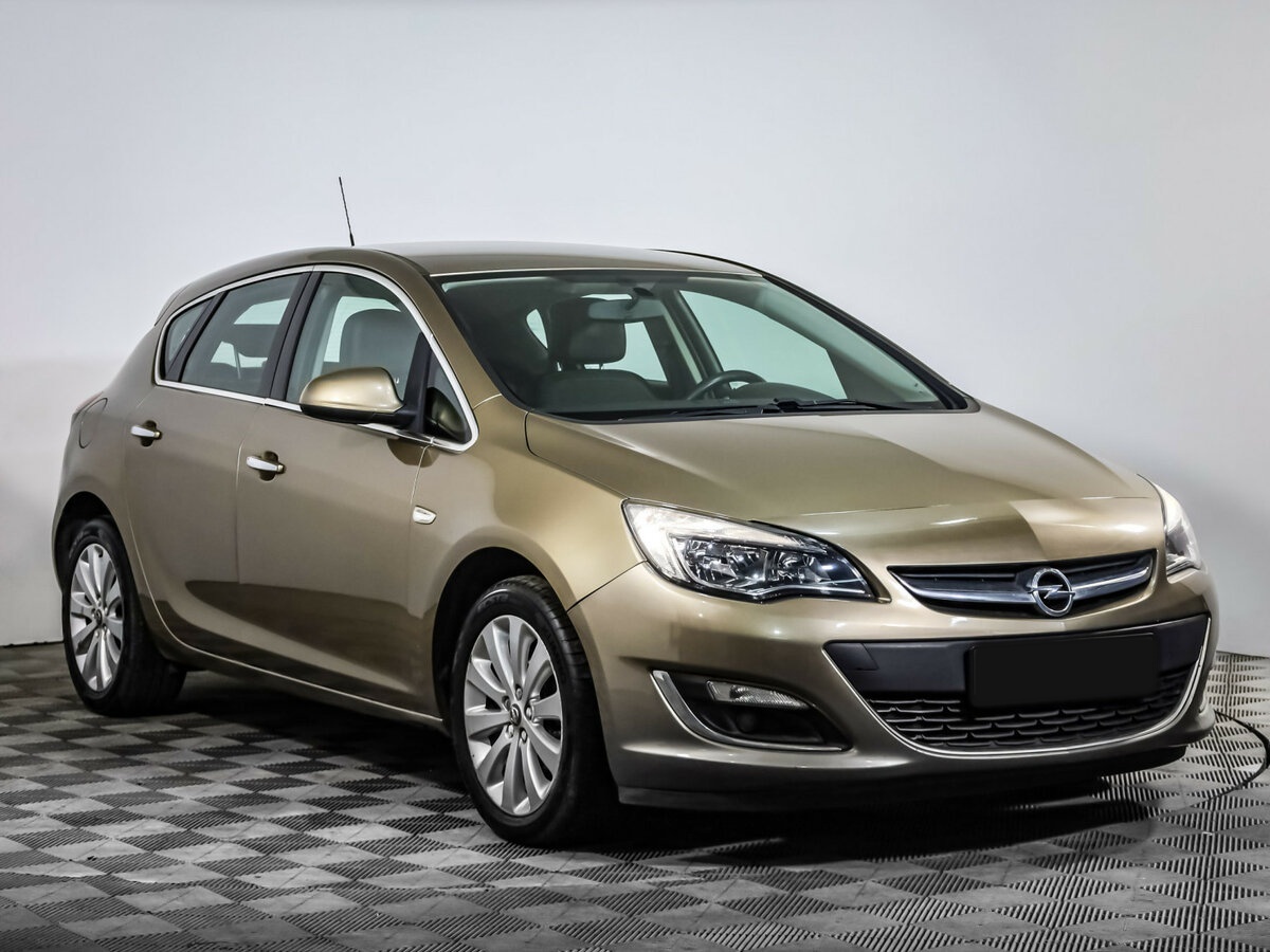 Opel Astra с пробегом — 2012 год. Фото: #2