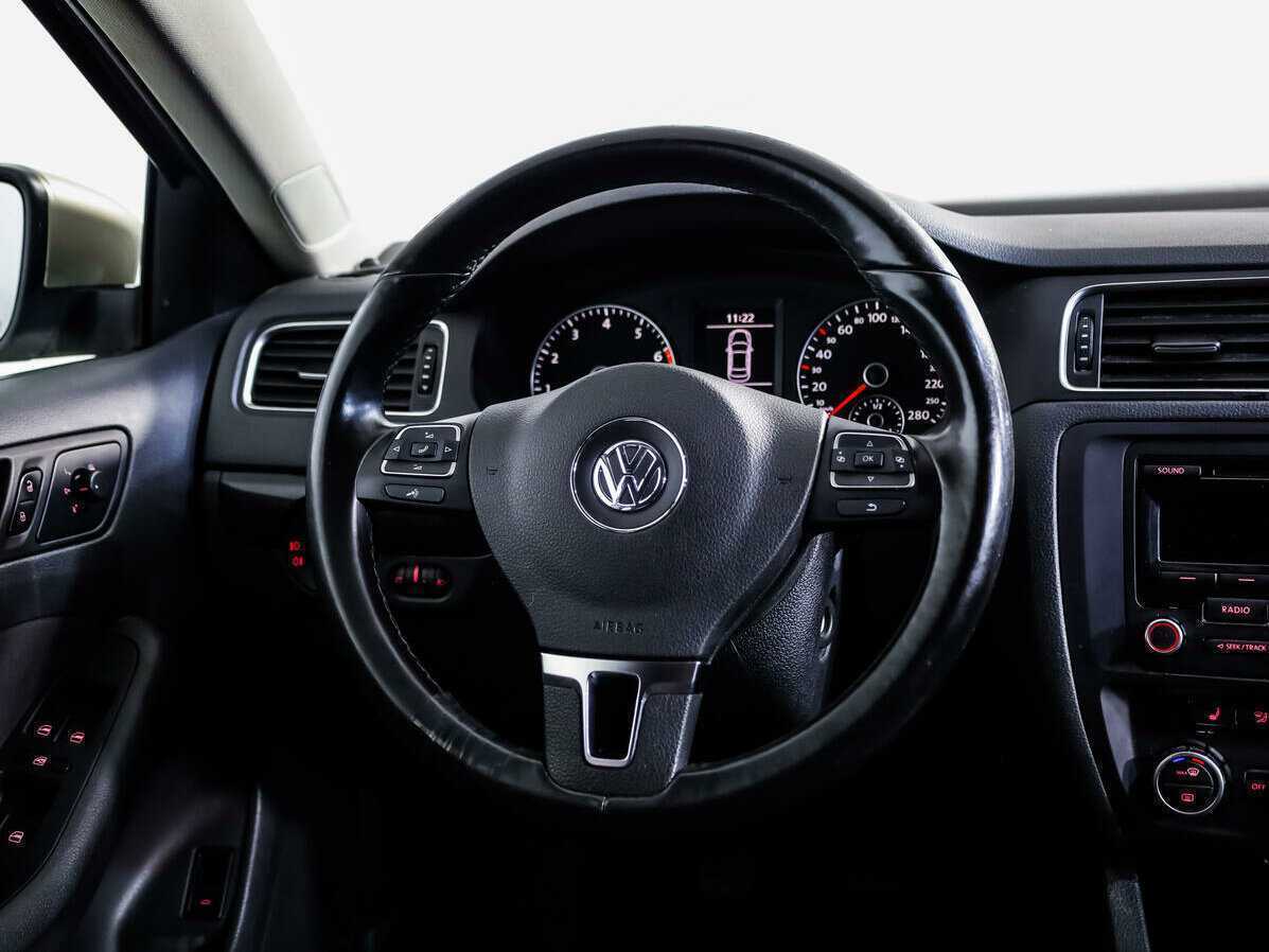 Volkswagen Jetta с пробегом — 2012 год. Фото: #9