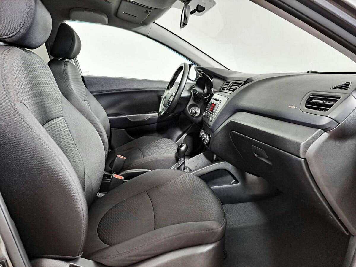 Kia Rio с пробегом — 2017 год. Фото: #6